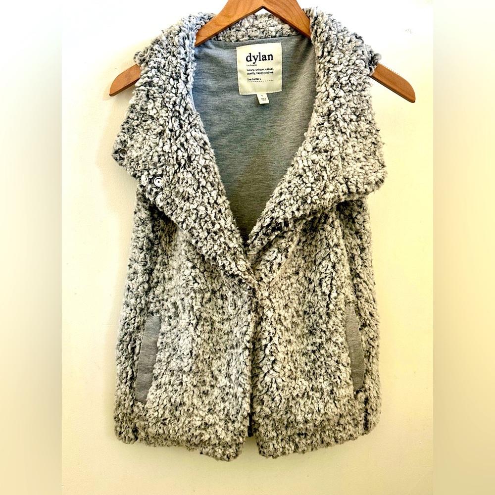 Dylan faux fur cozy vest size small